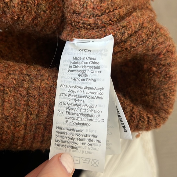 Rust colored turtle neck - Picture 3 of 4